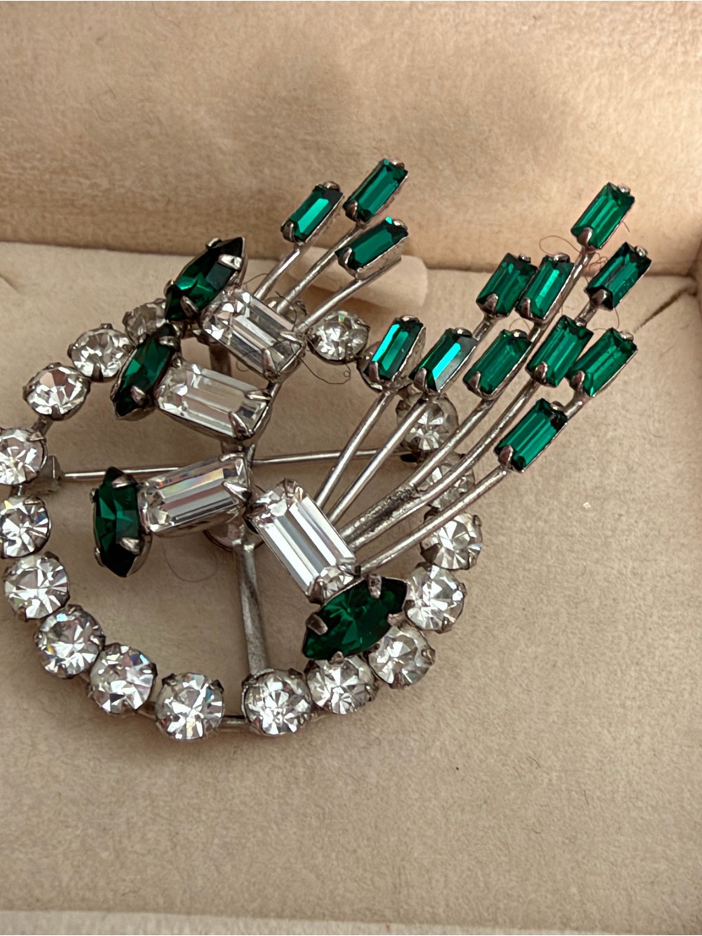 Golden beauty Emerald & Crystal Vintage-Inspired Brooch Pin